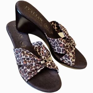 "Italian Shoemakers" Animal Print Open Toe Wedge Heel Sandal/Slip-On Size 9